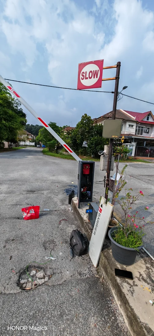 Autogate system at a property entrance